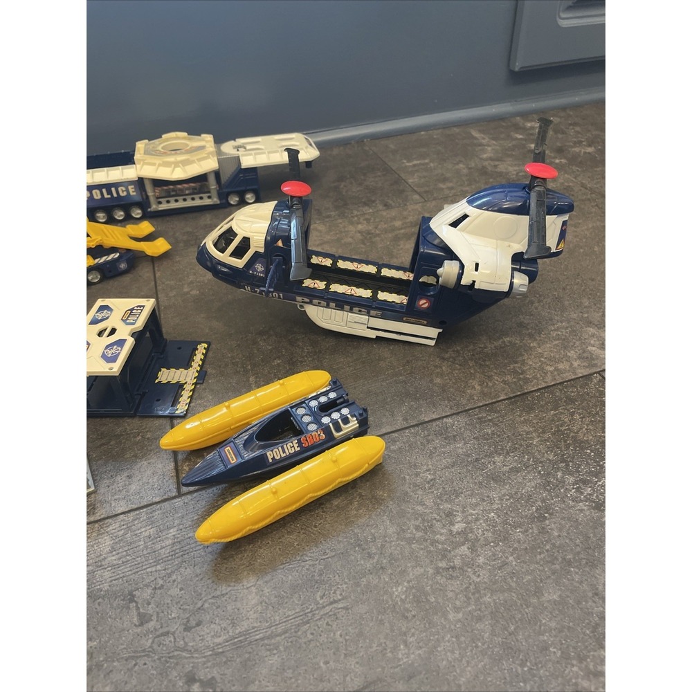 1998 Matchbox Mega Rig Police Command Center - Incomplete - Picture 6 of 12
